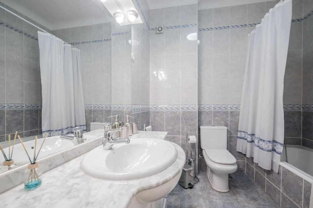 Apart Lisboa Confortavel 2 Quartos Com Terraco Одивелаш Экстерьер фото